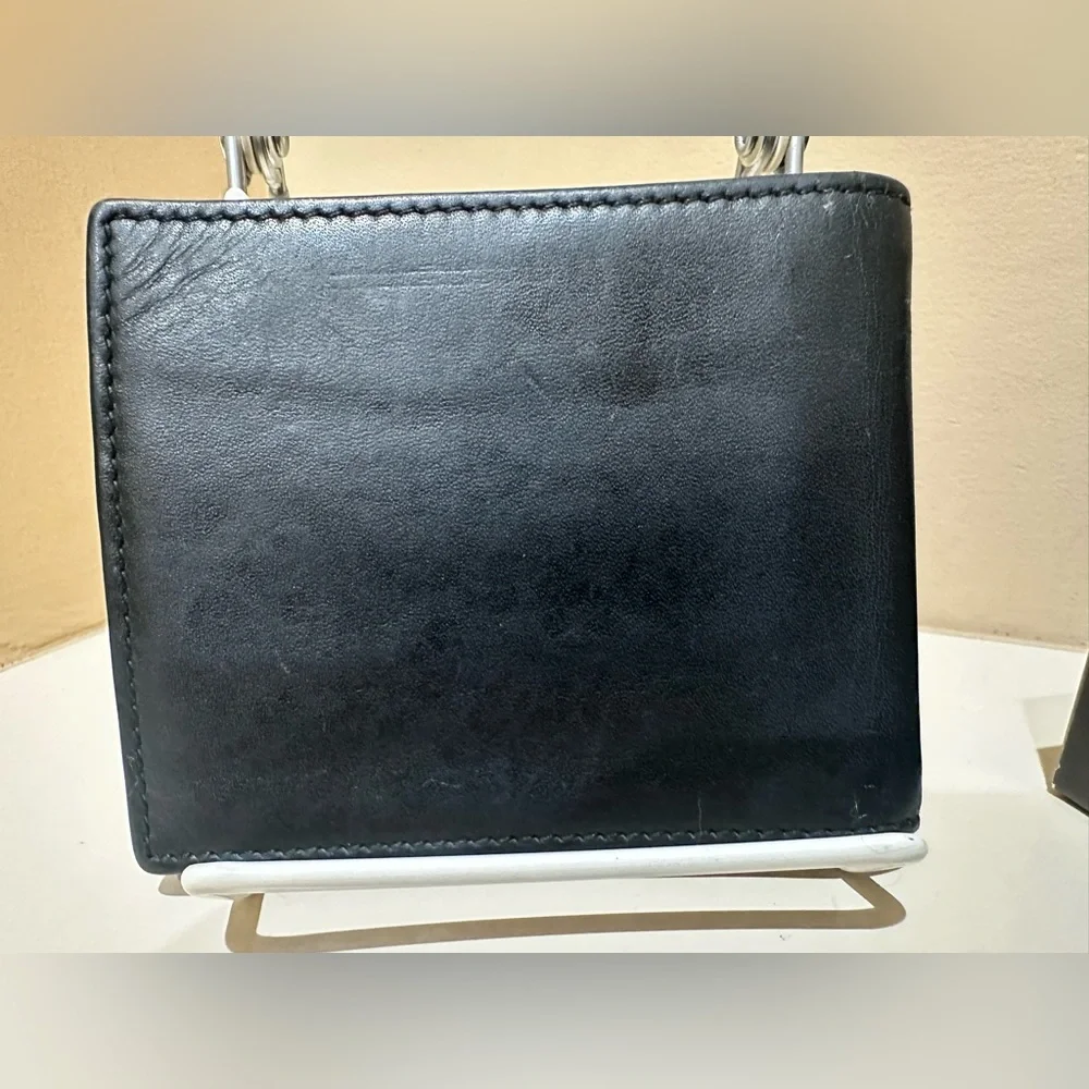 Gucci Bee Bifold Leather Wallet W/built in MoneyClip and Box
